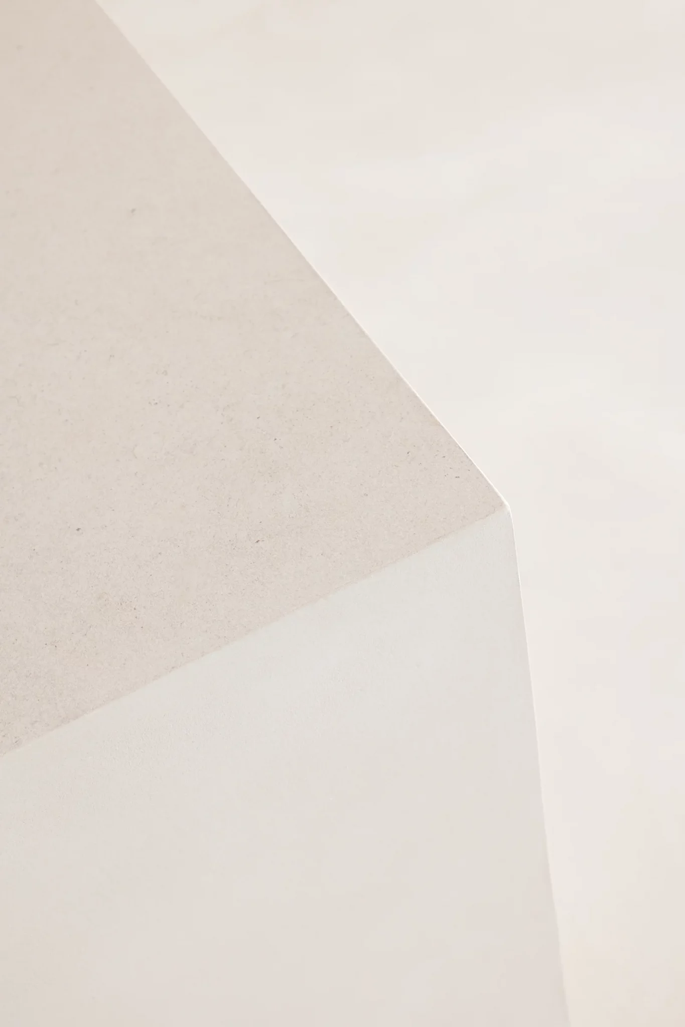 Cocina de el estudio de eres arte con diseño minimalista en Barcelona